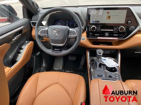 New 2026 Toyota Highlander Platinum AWD/4WD image 30