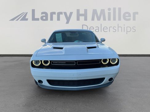 Used 2017 Dodge Challenger SXT image 8