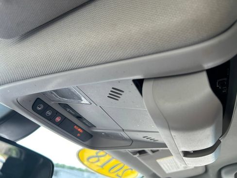 Used 2018 Chevrolet Equinox LT FWD image 32