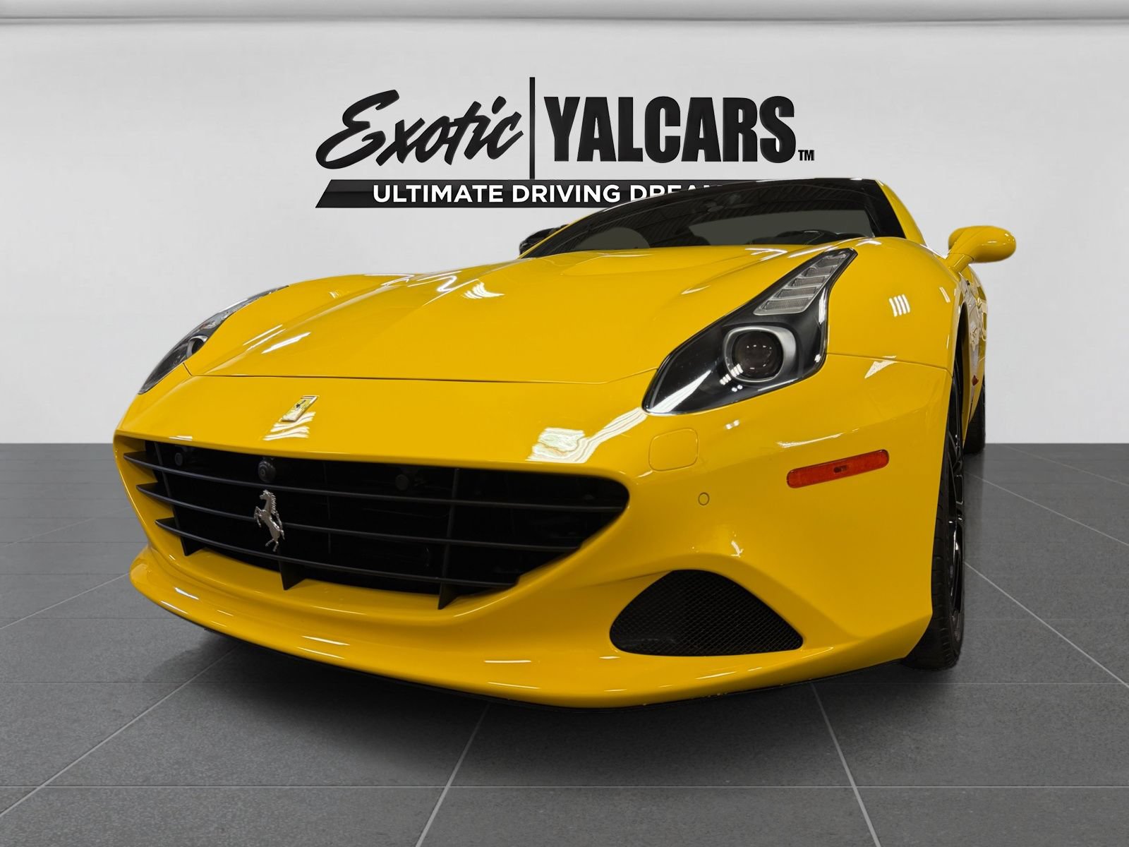 Used 2015 Ferrari California T RWD image 9