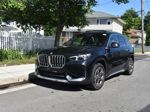 Used 2025 BMW X1 xDrive28i AWD/4WD image 3