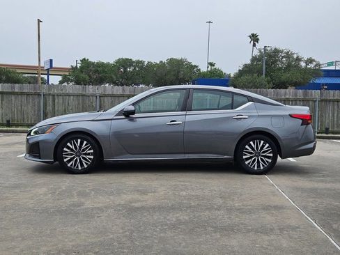 Used 2023 Nissan Altima 2.5 SV FWD image 9
