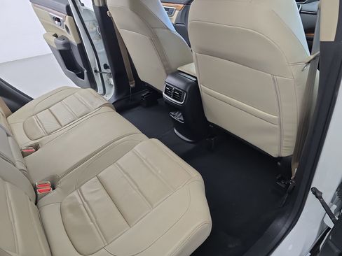 Used 2018 Honda CR-V Touring image 11