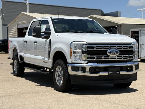 Used 2023 Ford F250 XLT w/ FX4 Off-Road Package AWD/4WD image 10
