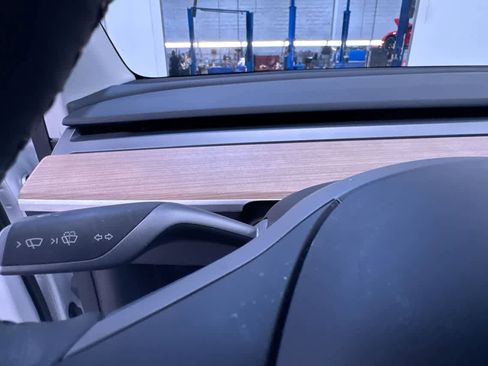 Used 2024 Tesla Model Y Long Range image 17