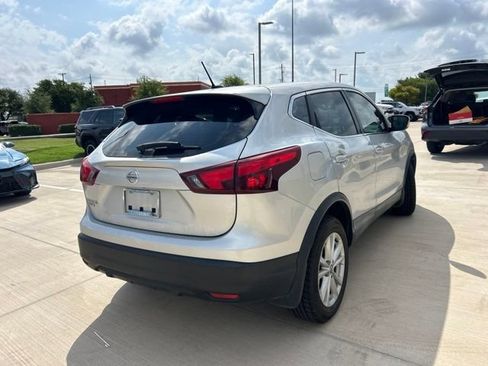 Used 2019 Nissan Rogue Sport S w/ Appearance Package FWD image 3