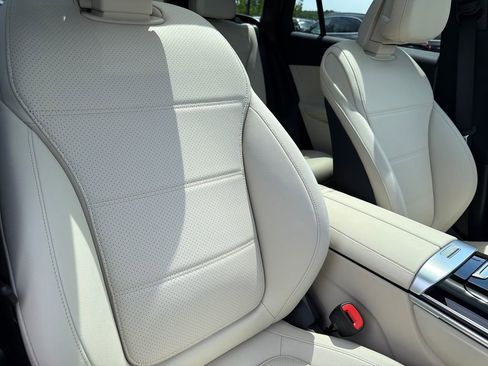 Used 2026 Mercedes-Benz GLC 300 image 36