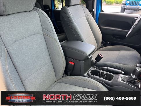 New 2025 Jeep Gladiator Sport image 27