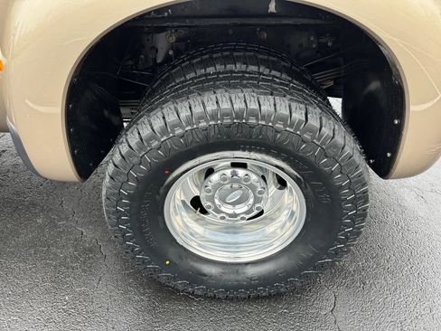 Used 2013 Ford F450 Lariat w/ Lariat Interior Pkg image 12