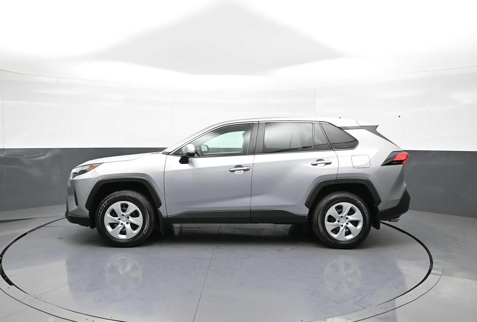 Certified 2023 Toyota RAV4 LE AWD/4WD image 8