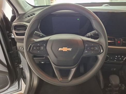 Used 2025 Chevrolet TrailBlazer LT AWD/4WD image 8