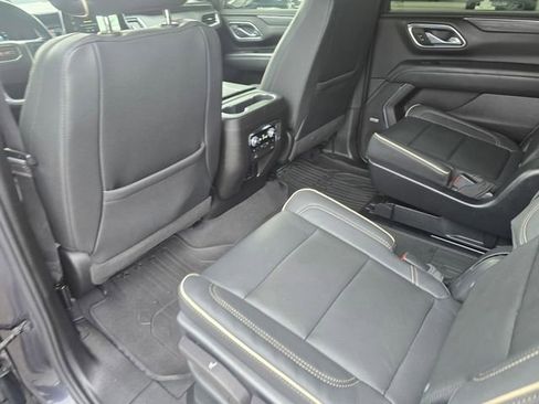 Used 2023 GMC Yukon XL SLT w/ SLT Premium Package image 13