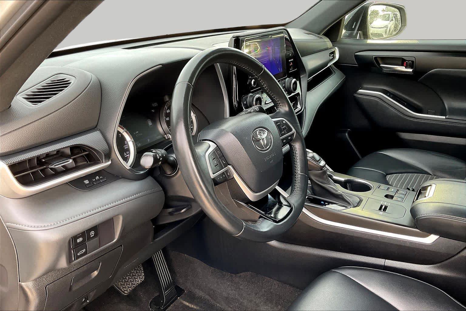 Used 2023 Toyota Highlander XSE FWD image 18