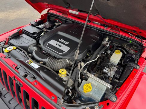 Used 2015 Jeep Wrangler Unlimited Sahara w/ Quic Order Package 23X image 22