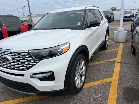 Used 2022 Ford Explorer Platinum w/ Equipment Group 601A image 5