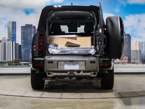 Certified 2025 Land Rover Defender 130 X-Dynamic SE image 12