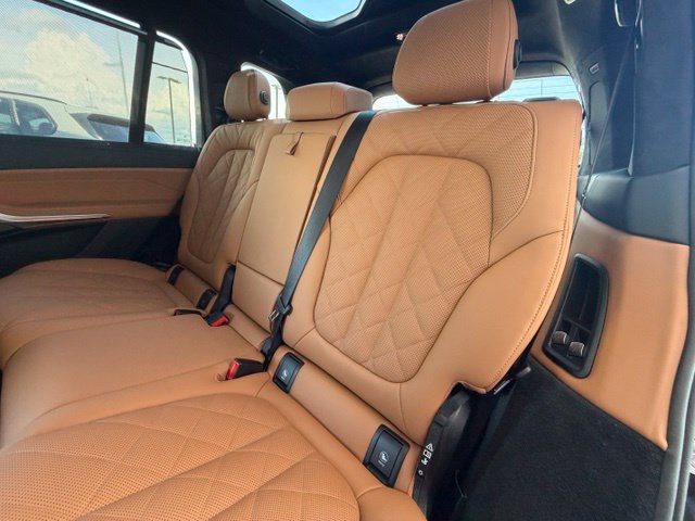 Used 2026 BMW X7 xDrive40i w/ M Sport Package AWD/4WD image 19