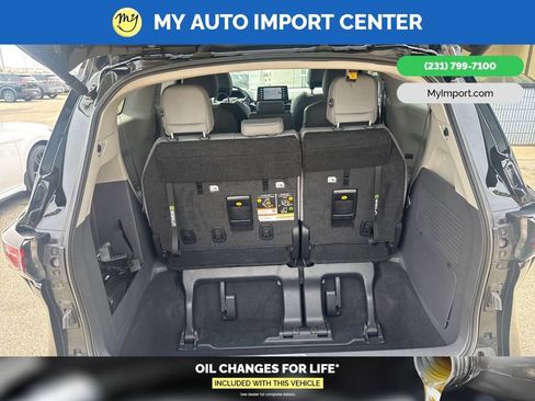 Used 2023 Toyota Sienna XLE FWD image 27