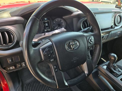 Used 2021 Toyota Tacoma TRD Off-Road AWD/4WD image 9