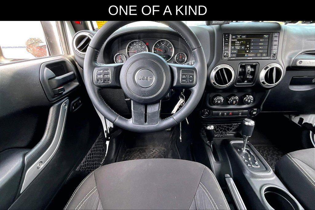 Used 2017 Jeep Wrangler Unlimited Rubicon w/ Connectivity Group AWD/4WD image 9