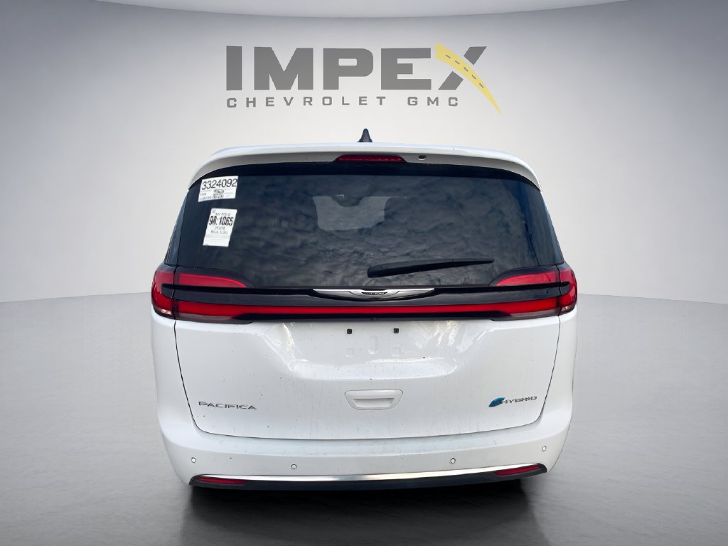 Used 2024 Chrysler Pacifica Limited FWD image 4