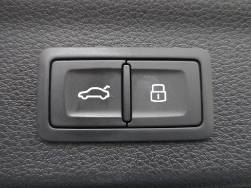 Used 2020 Audi Q3 2.0T Premium image 17