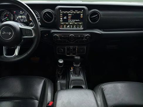 Used 2022 Jeep Wrangler Unlimited Sahara AWD/4WD image 7