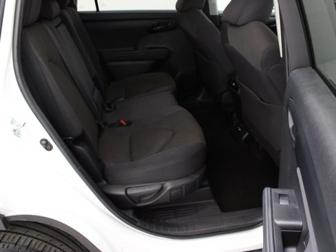 Used 2025 Toyota Highlander LE AWD/4WD image 36