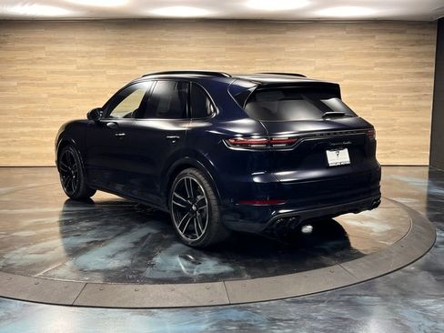 Used 2022 Porsche Cayenne Turbo image 10
