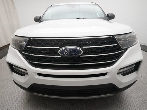 Used 2021 Ford Explorer XLT w/ Equipment Group 202A AWD/4WD image 23