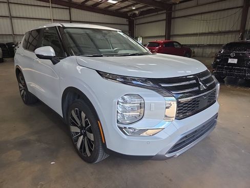 Used 2025 Mitsubishi Outlander SE AWD/4WD image 6