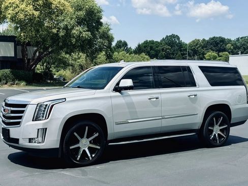 Used 2015 Cadillac Escalade ESV Luxury AWD/4WD image 5