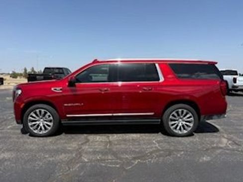 Used 2021 GMC Yukon XL Denali w/ Denali Premium Package AWD/4WD image 2