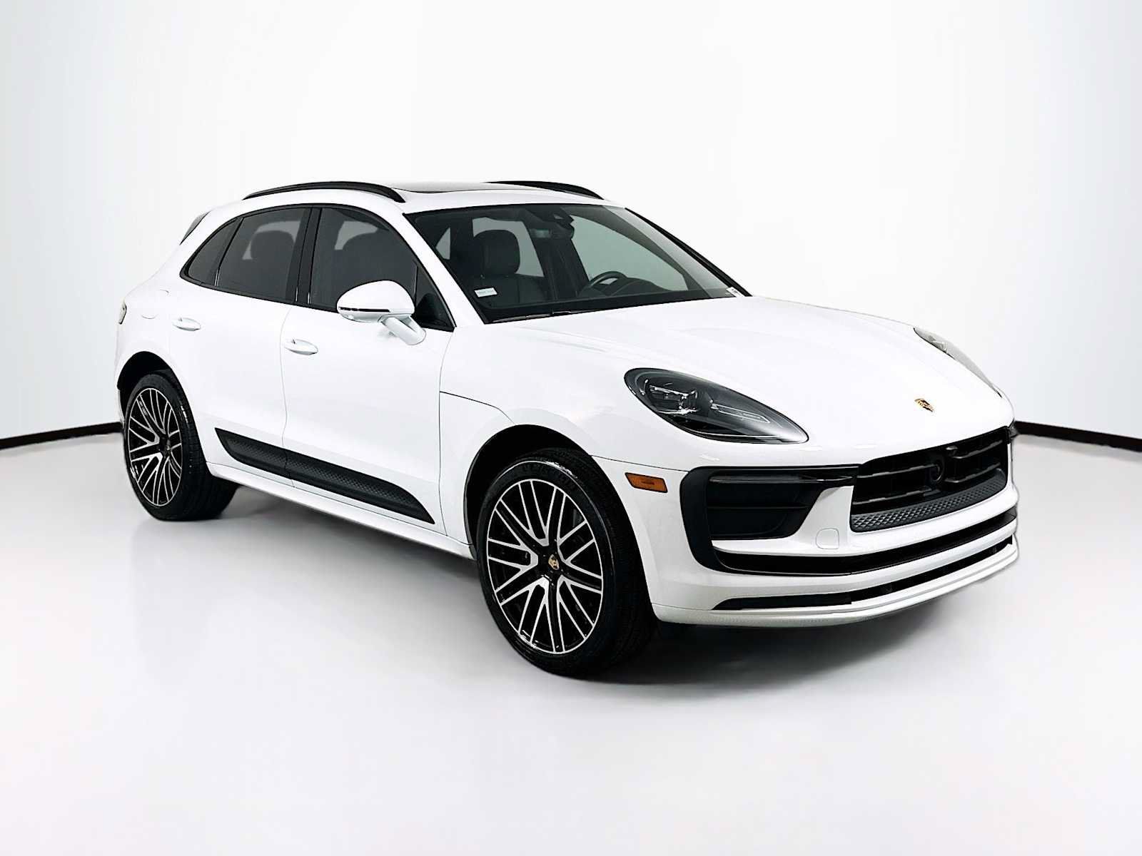Certified 2026 Porsche Macan AWD/4WD image 7