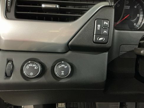 Used 2019 Chevrolet Suburban LT image 15