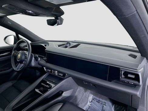 Used 2024 Porsche Macan 4 Electric image 32