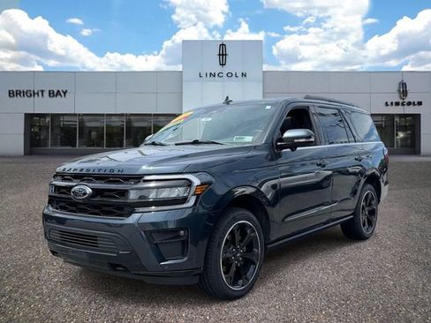 Used 2023 Ford Expedition Limited AWD/4WD image 2