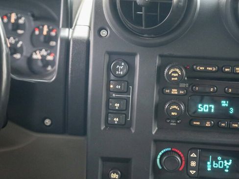 Used 2005 HUMMER H2 w/ Preferred Equipment Group image 18