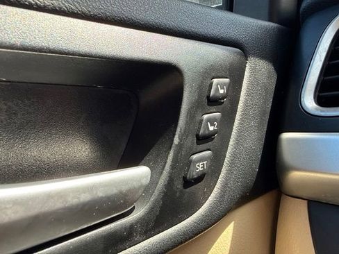 Used 2017 Toyota Highlander Limited AWD/4WD image 34