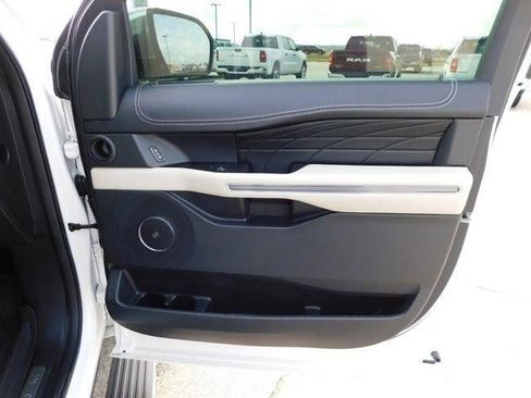 Used 2021 Ford Expedition Platinum image 40