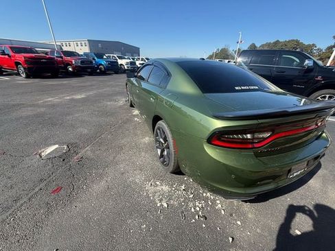 Used 2022 Dodge Charger SXT w/ Blacktop Package RWD image 7