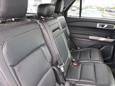 Used 2024 Ford Explorer XLT w/ Equipment Group 202A AWD/4WD image 9