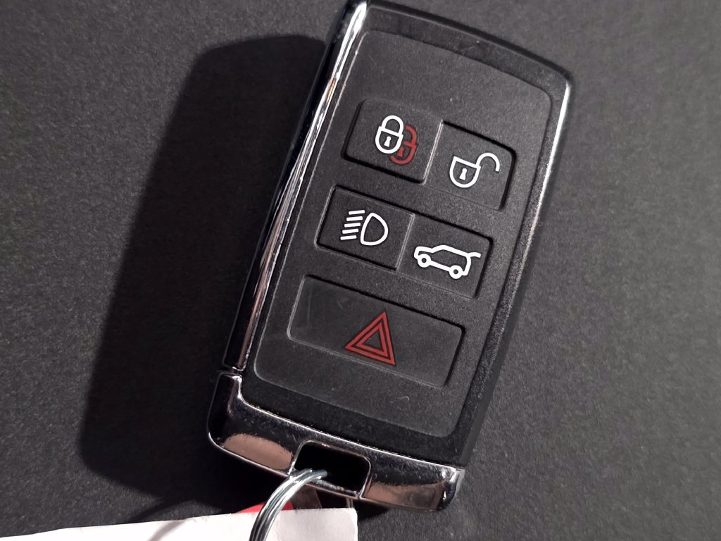 Used 2023 Land Rover Defender 110 SE AWD/4WD image 33