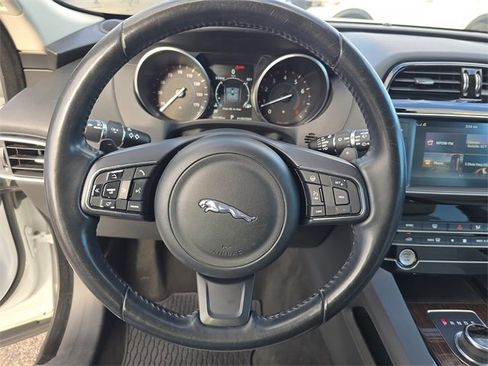 Used 2017 Jaguar F-PACE Prestige image 25