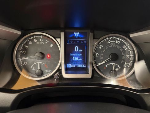 Used 2019 Toyota Tacoma SR5 AWD/4WD image 17