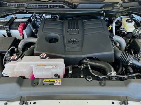 New 2026 Toyota Tundra Limited AWD/4WD image 7