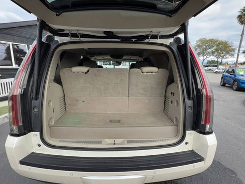 Used 2015 Cadillac Escalade Luxury image 41