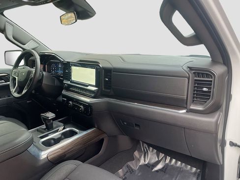 Used 2024 Chevrolet Silverado 1500 LT Trail Boss w/ Convenience Package II image 31