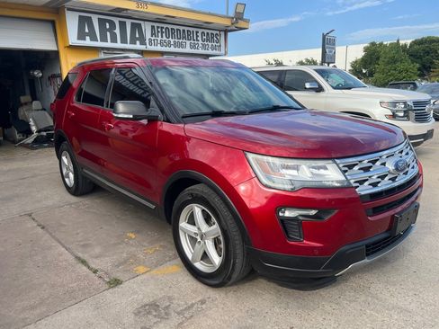 Used 2019 Ford Explorer XLT w/ Equipment Group 202A FWD image 2