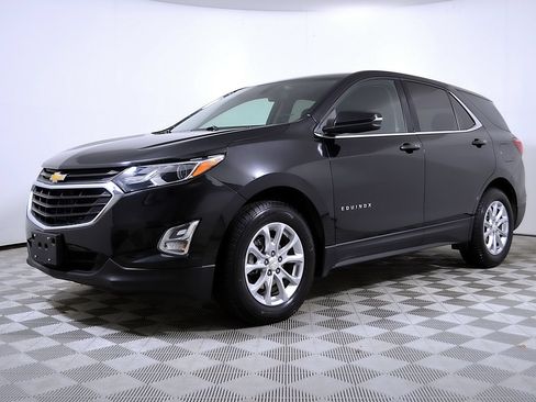 Used 2018 Chevrolet Equinox LT FWD image 2